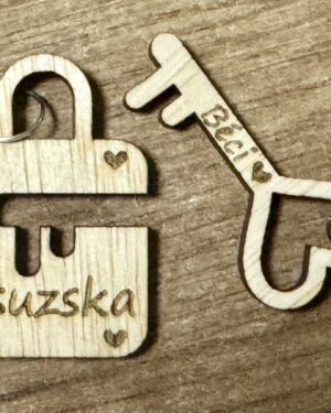 Gravírozott lakat és kulcs páros kulcstartó – Egyedi ajándék szerelmes pároknak